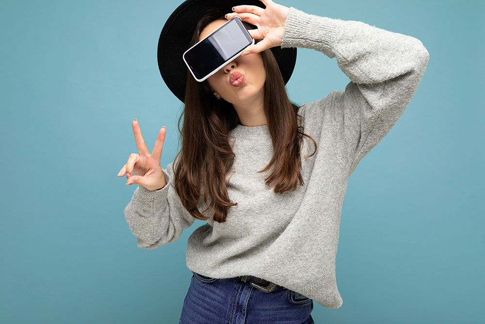 How Influencers Leverage AR/VR (e.g, Virtual Try-Ons)