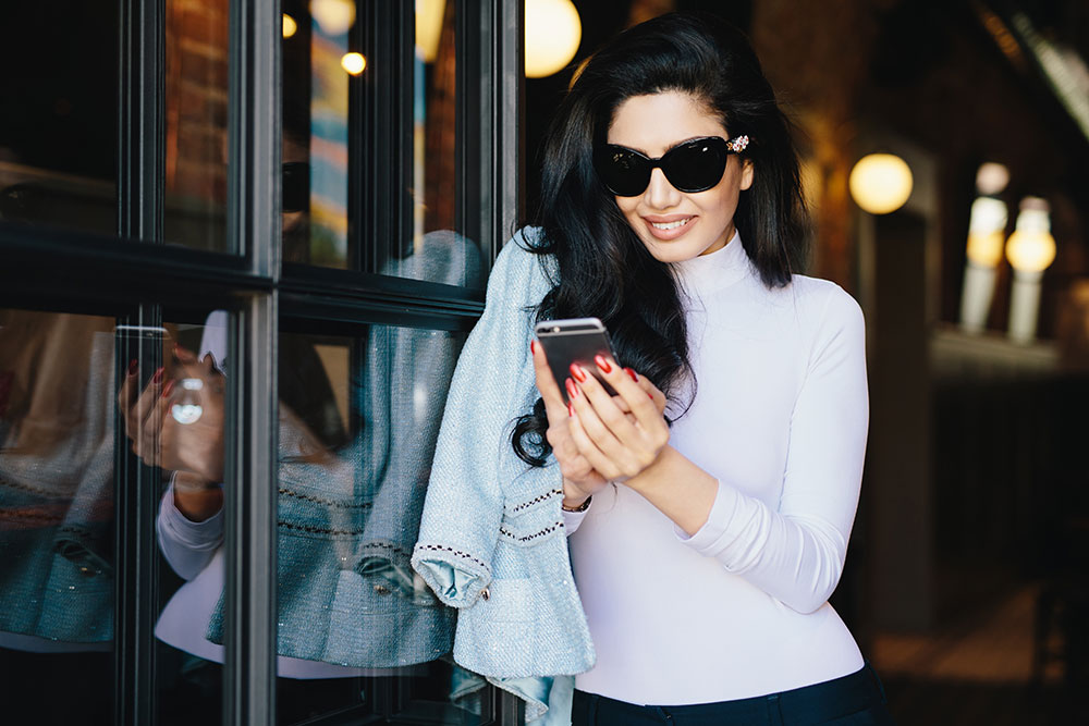 The Role of Influencers and Digital Fashion in the Future of Fashion Trends-3